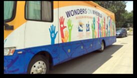 Wheels of Wonder: Explorând lumea la bordul unui autobuz