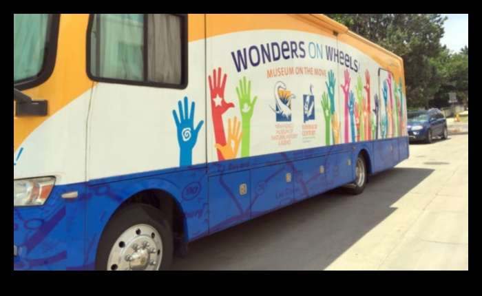 Wheels of Wonder: Explorând lumea la bordul unui autobuz
